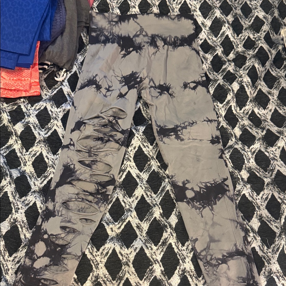 Time and Tru Black and Gray Tie-Dye Leggings